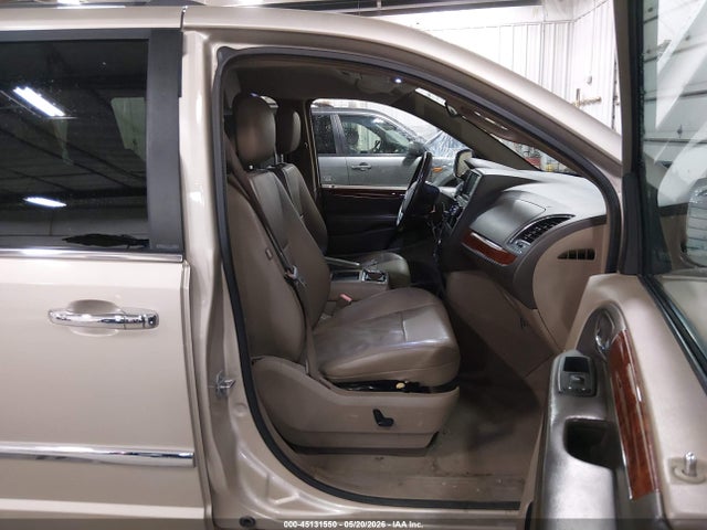 Chrysler Town & Country Touring-l