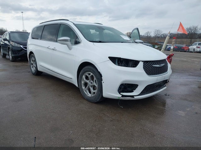 Salvage Chrysler Pacifica Image