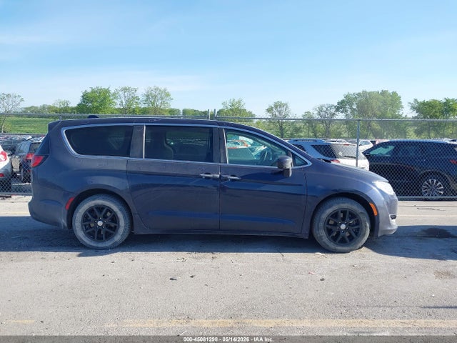 Chrysler Pacifica Touring