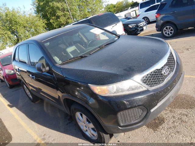 Salvage Kia Sorento Image