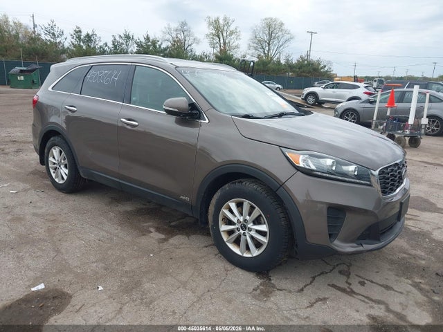 Salvage Kia Sorento Image