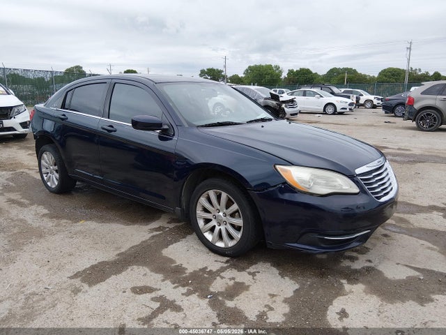 Salvage Chrysler 200 Image