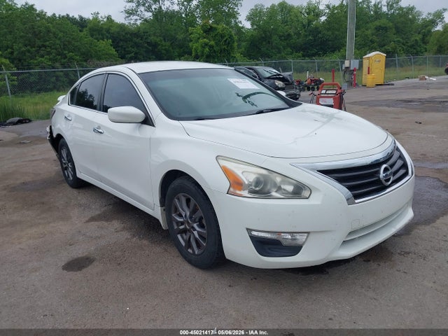 Salvage Nissan Altima Image