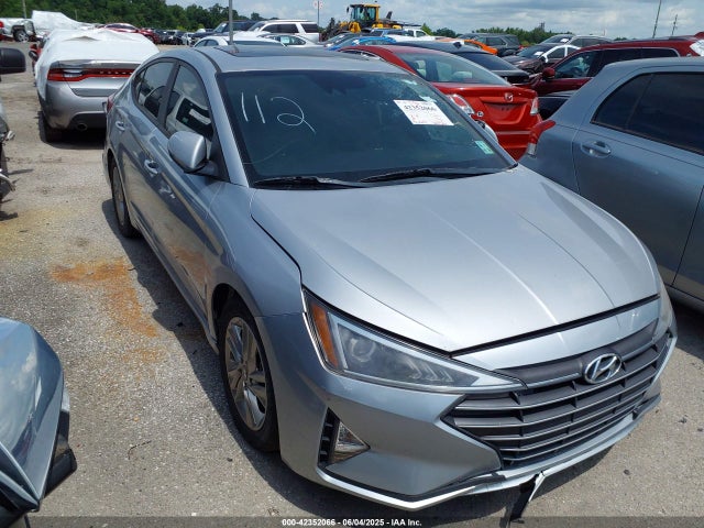 Salvage Hyundai ELANTRA Image