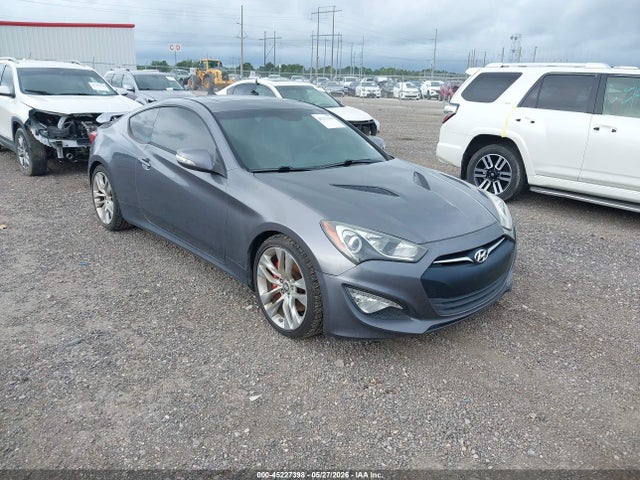 Salvage Hyundai Genesis Image