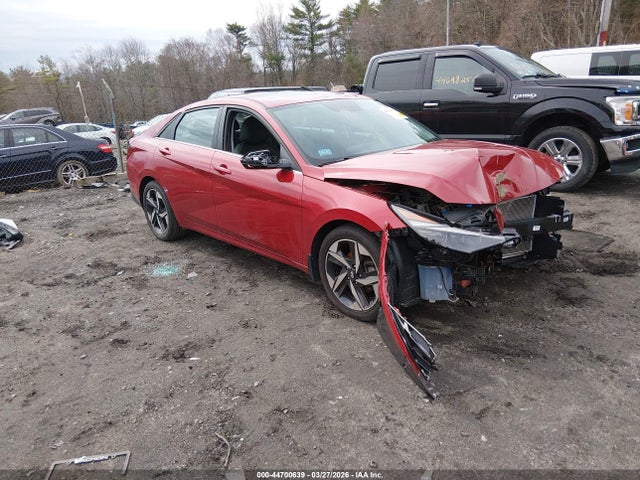 Salvage Hyundai ELANTRA Image