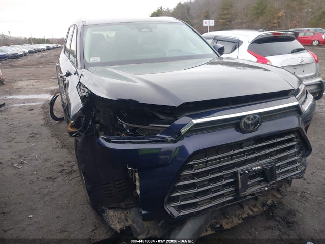 Salvage Toyota Grand Highlander Image