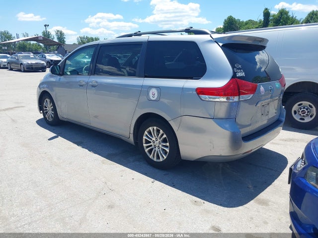 Toyota Sienna Xle V6 8 Passenger