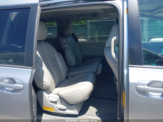 Toyota Sienna Xle V6 8 Passenger