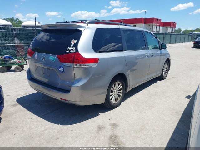 Toyota Sienna Xle V6 8 Passenger