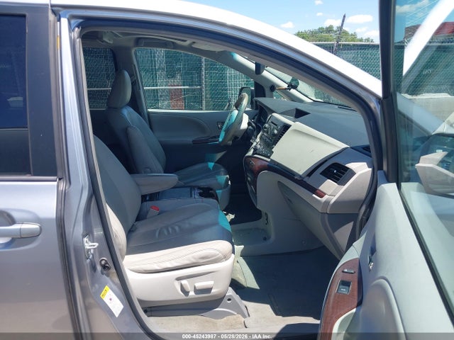 Toyota Sienna Xle V6 8 Passenger