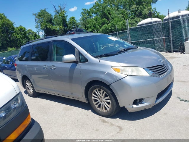 Toyota Sienna Xle V6 8 Passenger