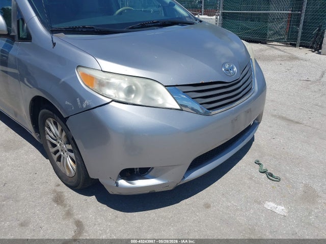 Toyota Sienna Xle V6 8 Passenger