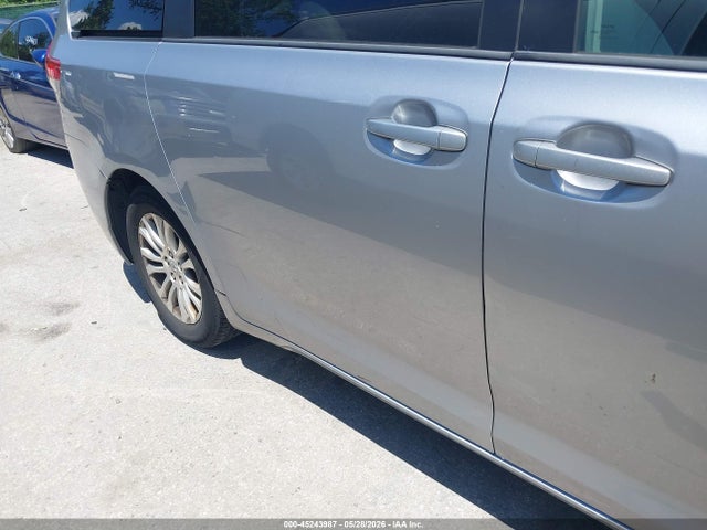 Toyota Sienna Xle V6 8 Passenger