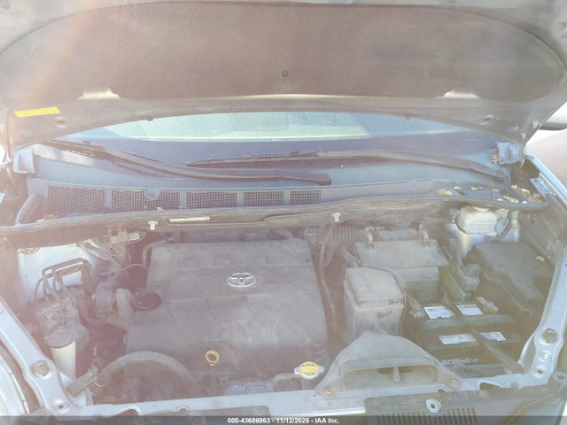Toyota Sienna Le V6