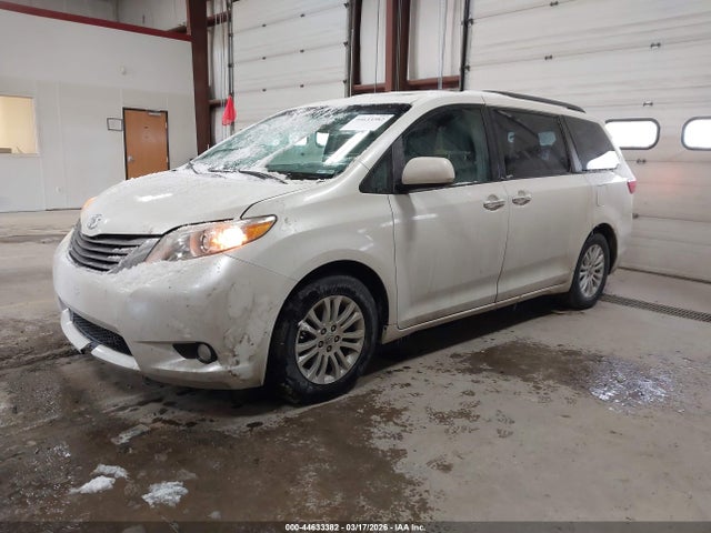 Toyota Sienna Xle 8 Passenger