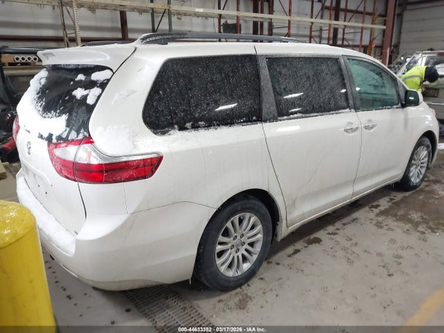 Toyota Sienna Xle 8 Passenger
