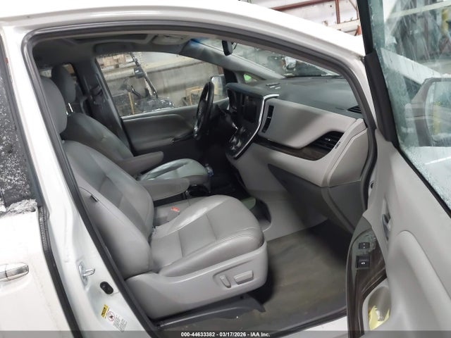 Toyota Sienna Xle 8 Passenger