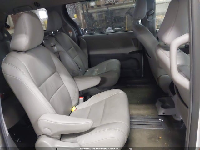 Toyota Sienna Xle 8 Passenger