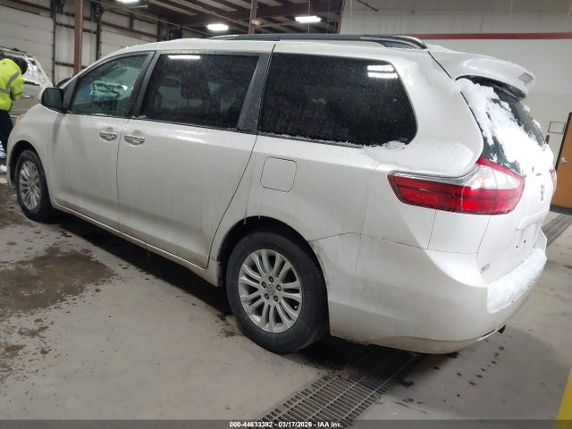 Toyota Sienna Xle 8 Passenger