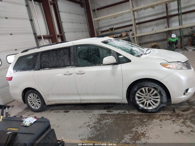 Toyota Sienna Xle 8 Passenger