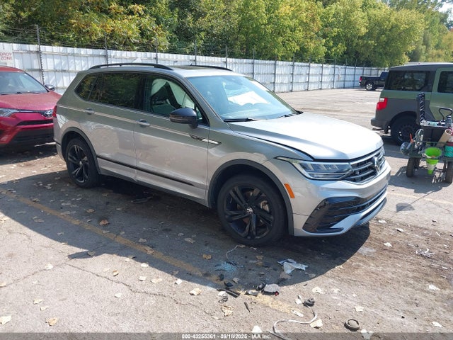 Salvage Volkswagen Tiguan Image
