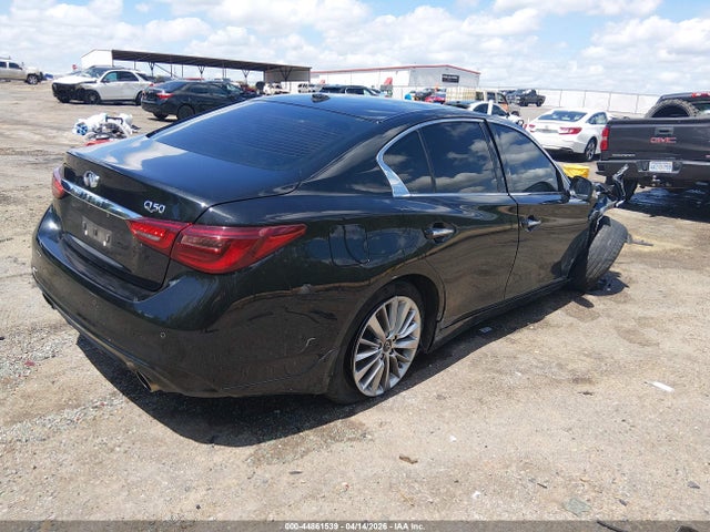 INFINITI Q50 Luxe