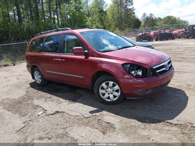 Salvage Hyundai Entourage Image
