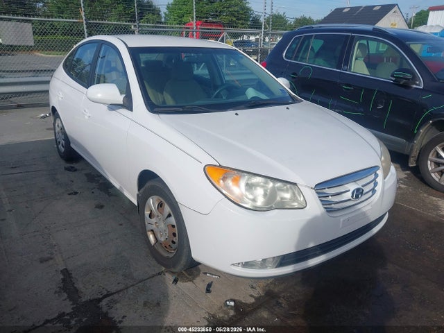 Salvage Hyundai ELANTRA Image