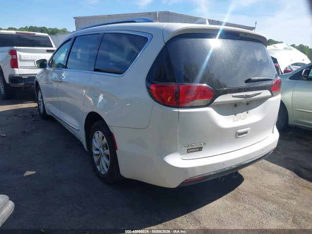 Chrysler Pacifica Touring L