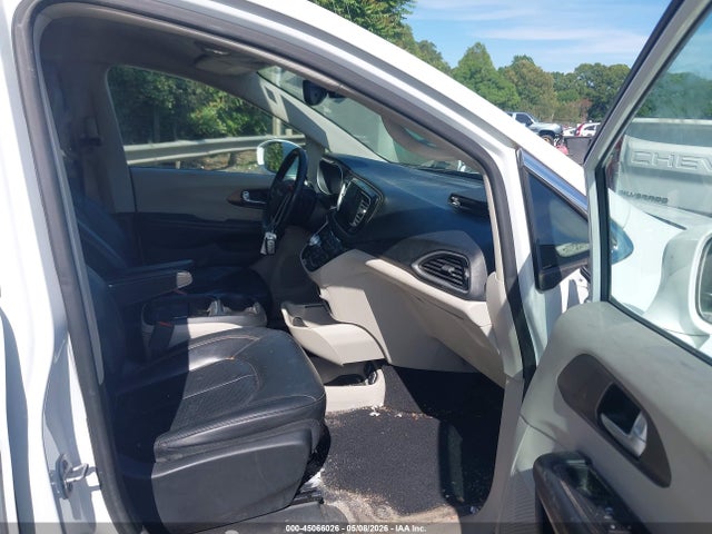 Chrysler Pacifica Touring L