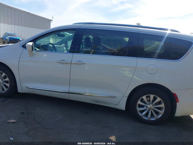 Chrysler Pacifica Touring L
