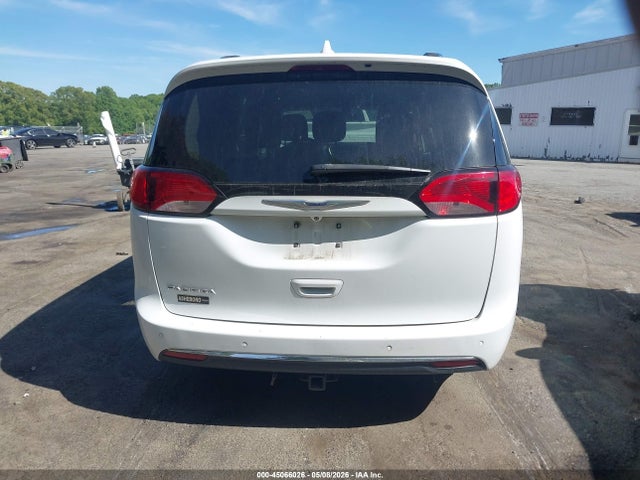 Chrysler Pacifica Touring L