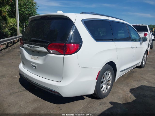 Chrysler Pacifica Touring L