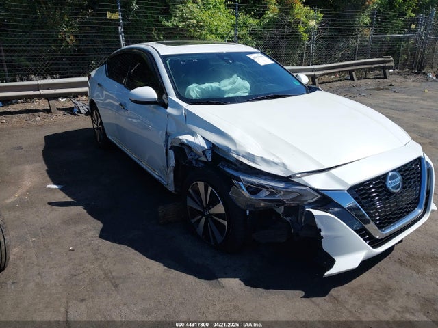 Salvage Nissan Altima Image