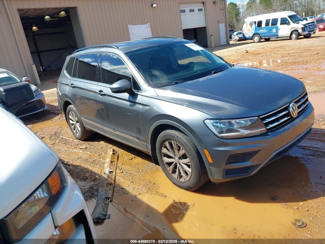 Salvage Volkswagen Tiguan Image