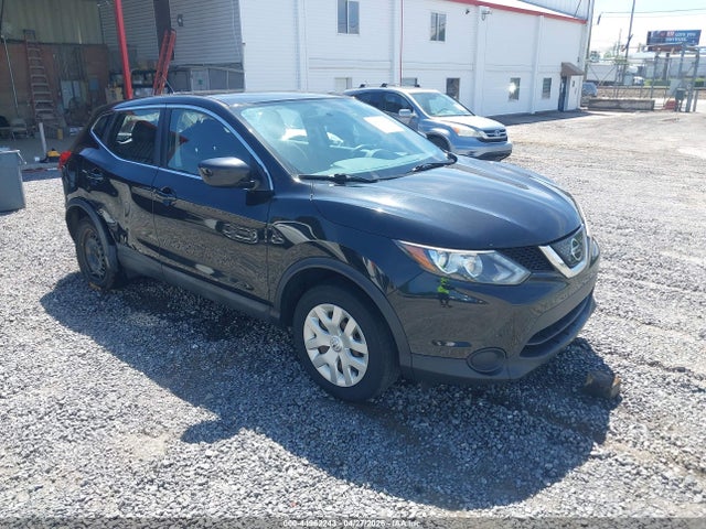 Salvage Nissan Rogue Image
