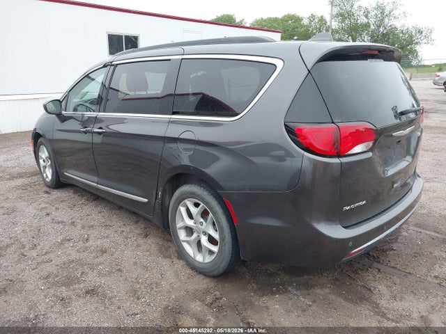 Chrysler Pacifica Touring-l