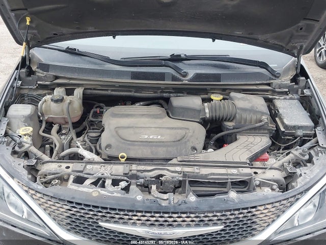 Chrysler Pacifica Touring-l