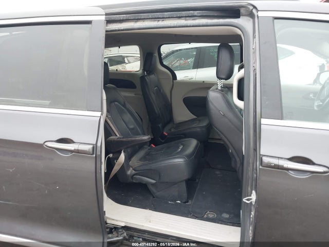 Chrysler Pacifica Touring-l