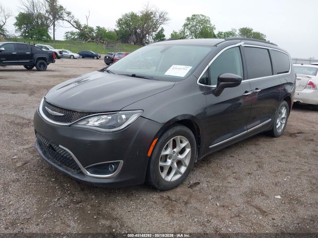 Chrysler Pacifica Touring-l