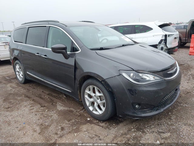 Salvage Chrysler Pacifica Image