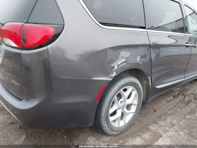Chrysler Pacifica Touring-l