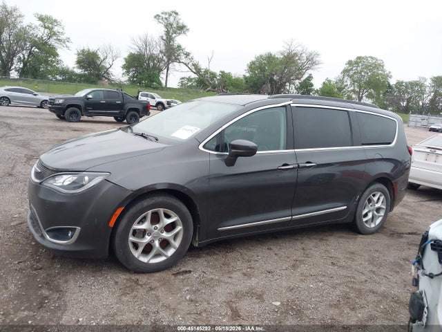 Chrysler Pacifica Touring-l