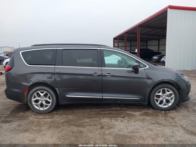 Chrysler Pacifica Touring-l