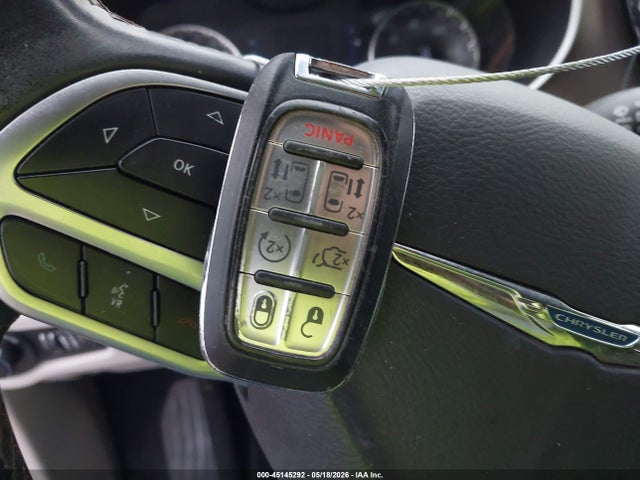 Chrysler Pacifica Touring-l