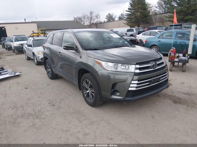 Salvage Toyota Highlander Image