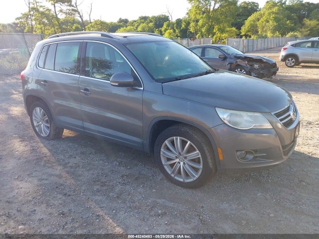 Salvage Volkswagen Tiguan Image