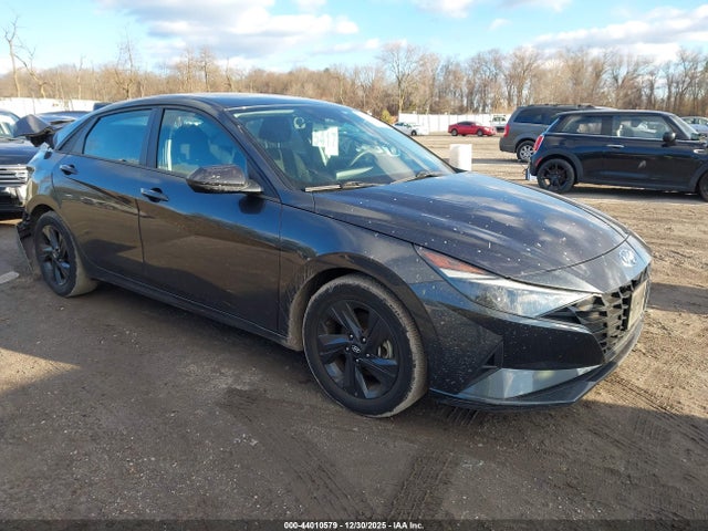 Salvage Hyundai ELANTRA Image