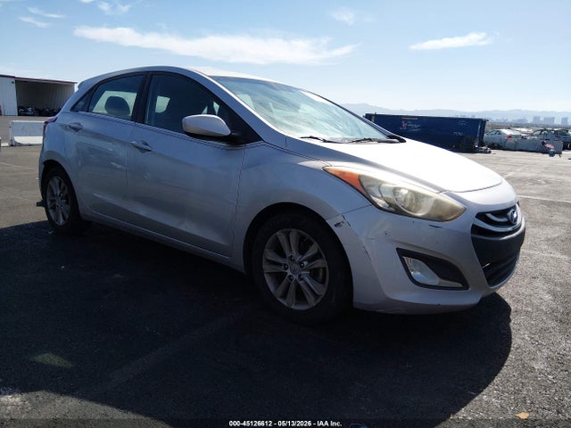 Salvage Hyundai ELANTRA Image